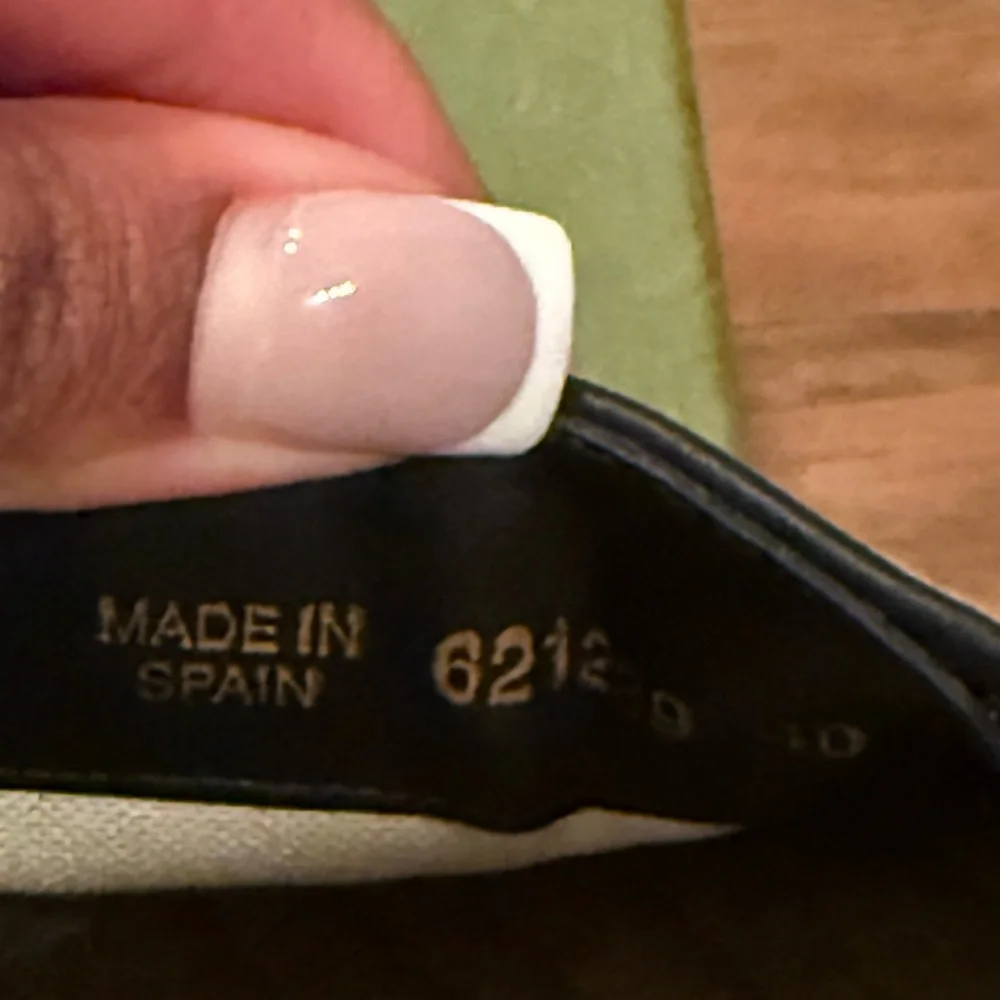 Gucci Black and Cream Espadrille Flats - Picture 3 of 7